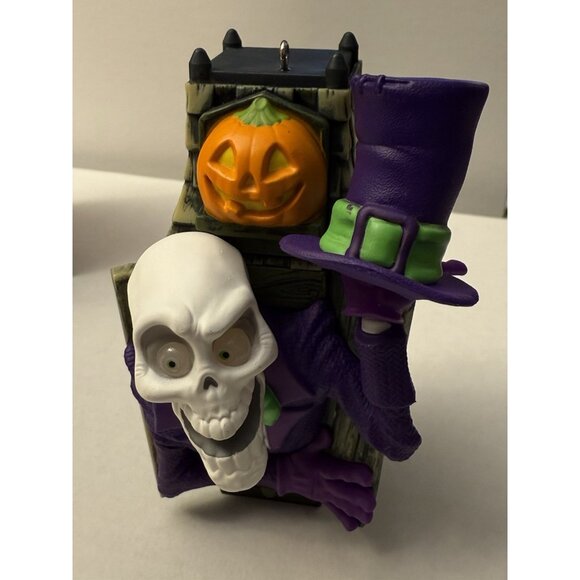2013 Hallmark Stand-Up Comic Skeleton Halloween Ornament Magic Light & Sound MM9 - Picture 2 of 7